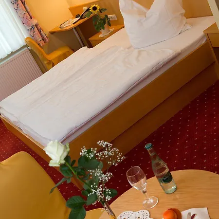 Zwei Mohren Szálloda 3*