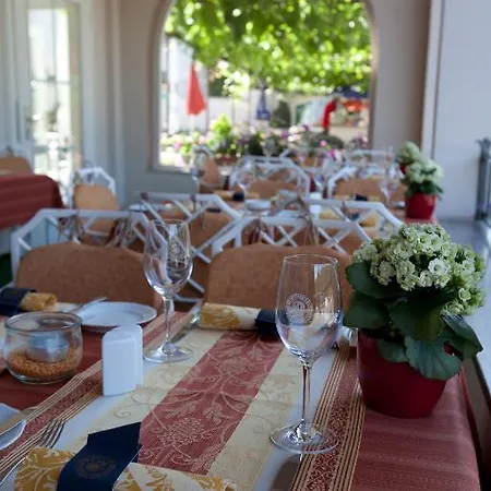 Hotel Zwei Mohren 3*