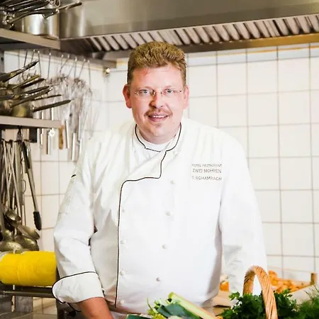 Zwei Mohren Szálloda 3*