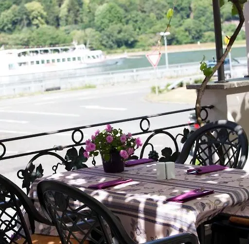 Zwei Mohren 호텔 3*