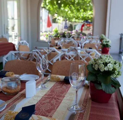 Hotel Zwei Mohren 3*